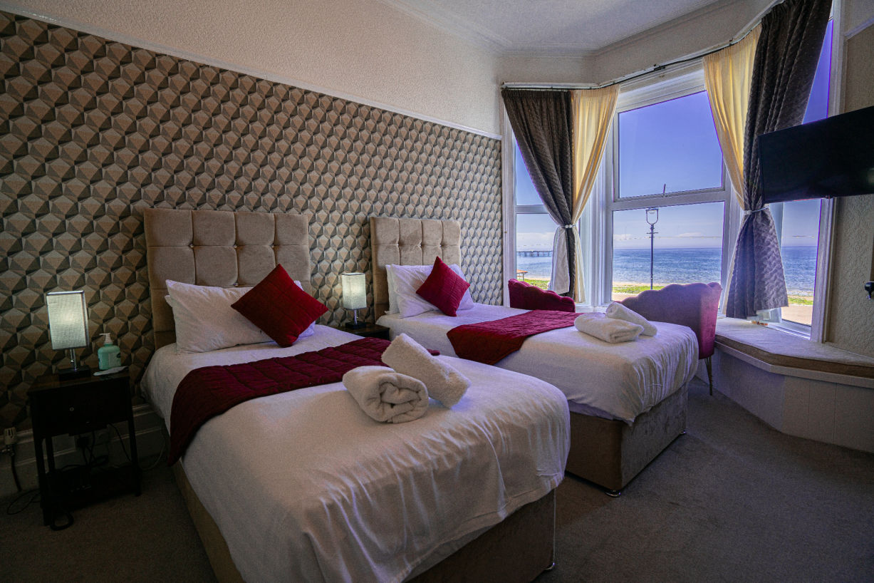 Deluxe Twin Room Sea View at the Central Hotel Llandudno
